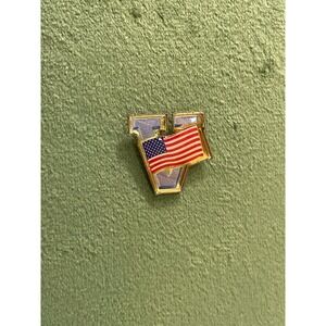Unbranded Lapel Virginia Pin OS Gold Blue Excellent‎ V American Flag Patriotic